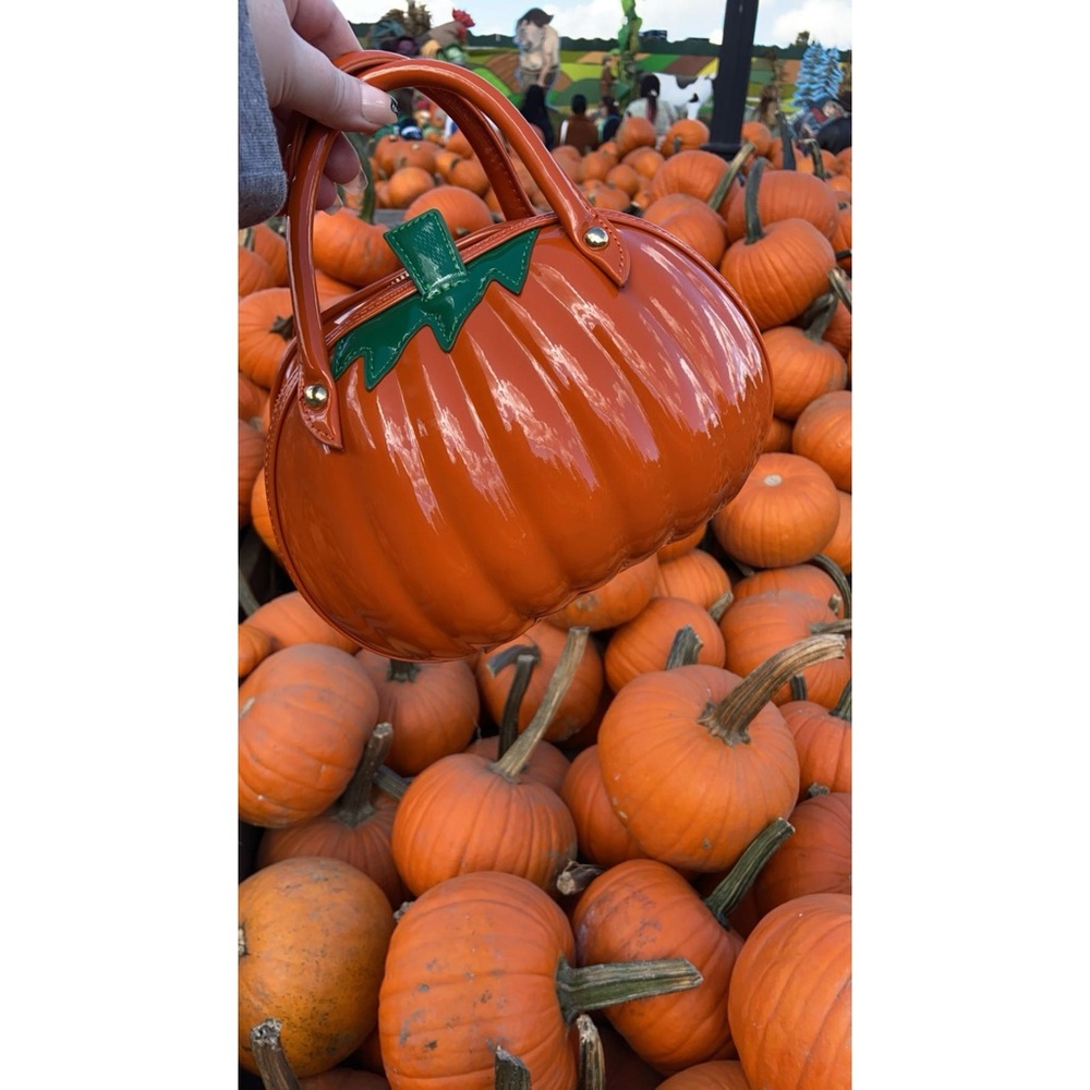 Pumpkin-Shaped Orange Handbag